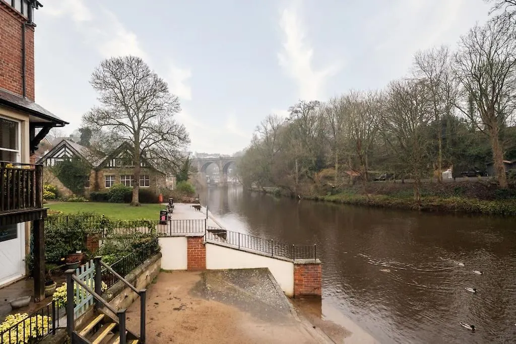 Tranquil Riverfront Oasis At High Bridge Court Knaresborough Appartement