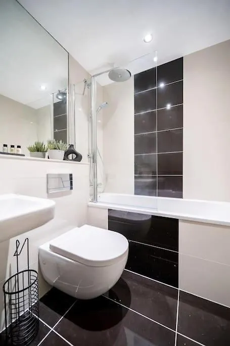Tranquil Riverfront Oasis At High Bridge Court Knaresborough Appartement