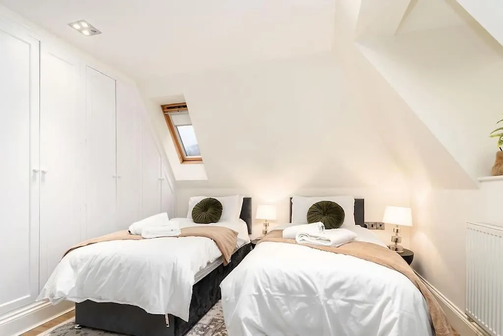 Tranquil Riverfront Oasis At High Bridge Court Knaresborough Appartement