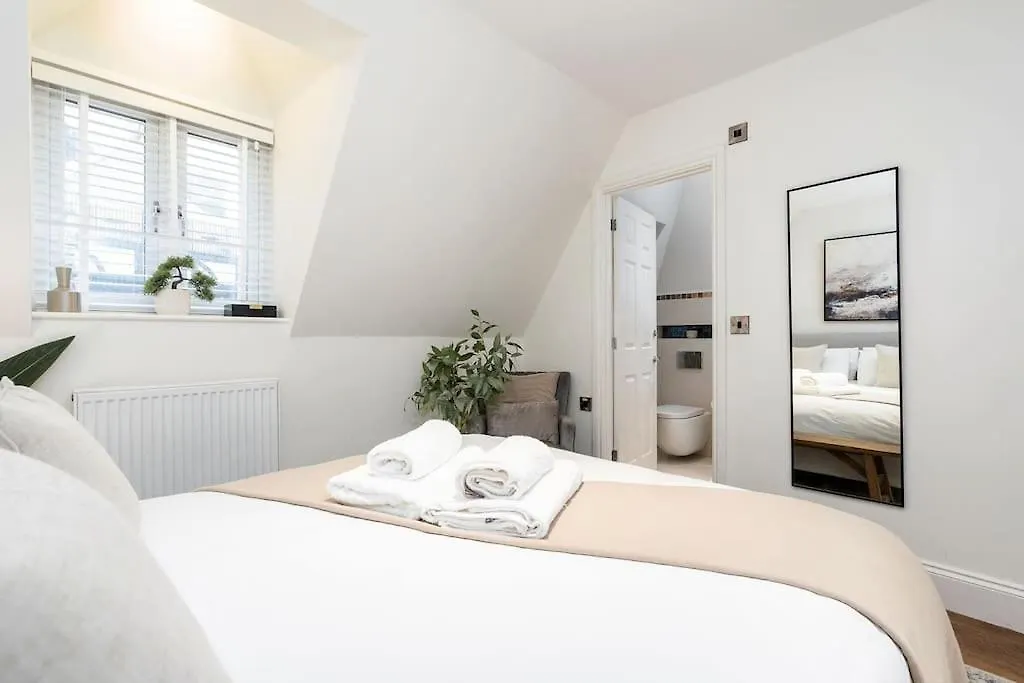Tranquil Riverfront Oasis At High Bridge Court Knaresborough 0*,  Verenigd Koninkrijk